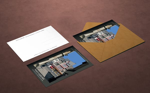 Mockup carte postale No1 Les maisons jumeles scaled - Affiche ta ville